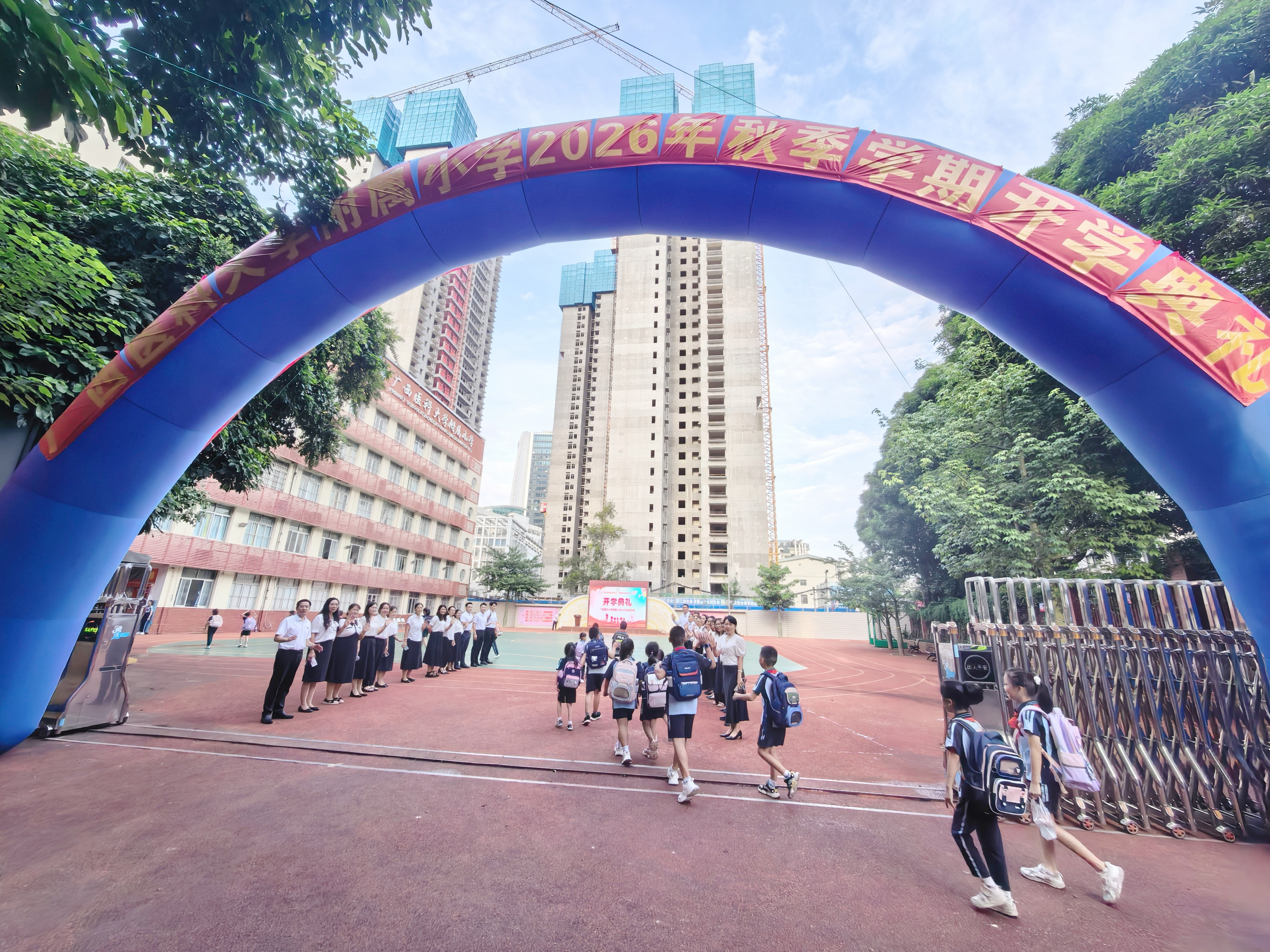 校门1.jpg
